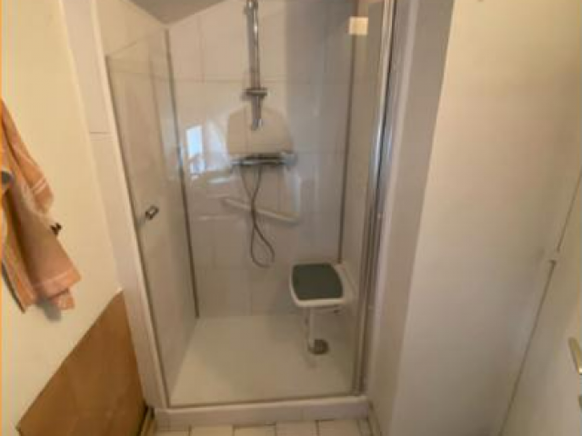 Aménagement d'une douche sécurisée sur-mesure - Apres