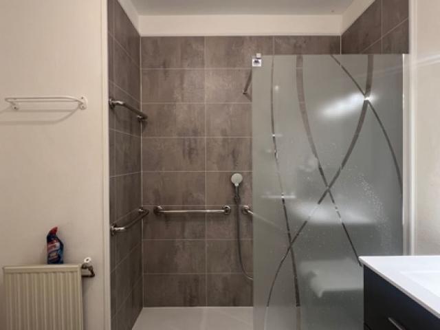 Réalisation d'une douche à l'italienne et toilettes adaptées sur Nantes - Apres