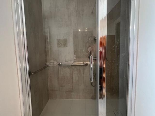 Remplacement d'une baignoire par une douche sécurisée sur Nantes - Apres
