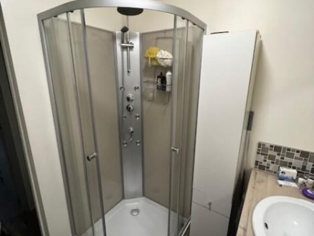 Remplacement d'une cabine de douche par une douche à l'italienne sur Orvault - Avant