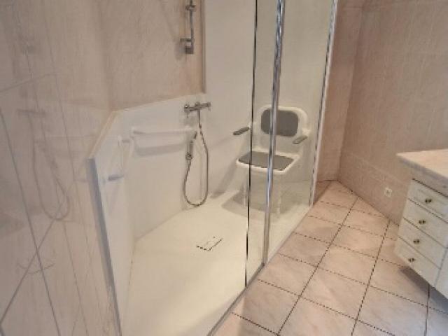 Douche mixte sur mesure en remplacement de la baignoire aux Touches - Apres