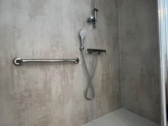 Remplacement d'une baignoire par une douche sécurisée sur Nantes - Apres