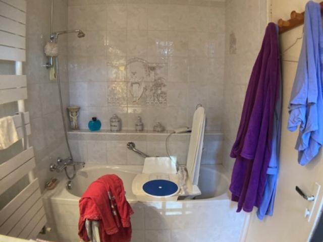 Douche basse mi-hauteur en remplacement d'une baignoire sur Nantes - Avant