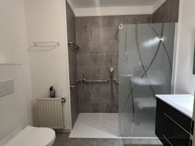 Réalisation d'une douche à l'italienne et toilettes adaptées sur Nantes - Apres