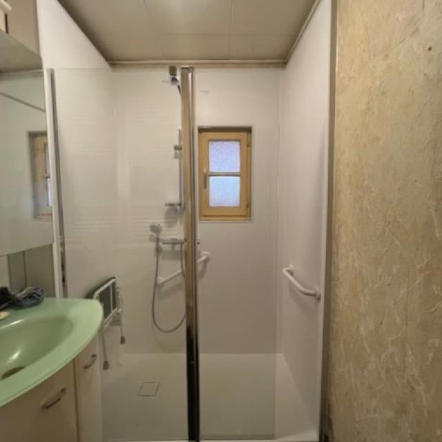 Remplacement d'une douche avec marche par une douche italienne 