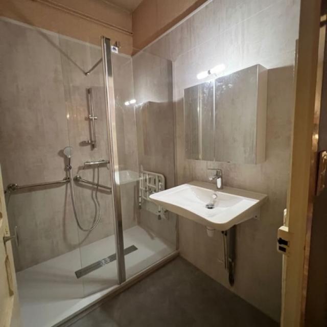 Remplacement baignoire par une douche sécurisée sur St Sébastien sur Loire