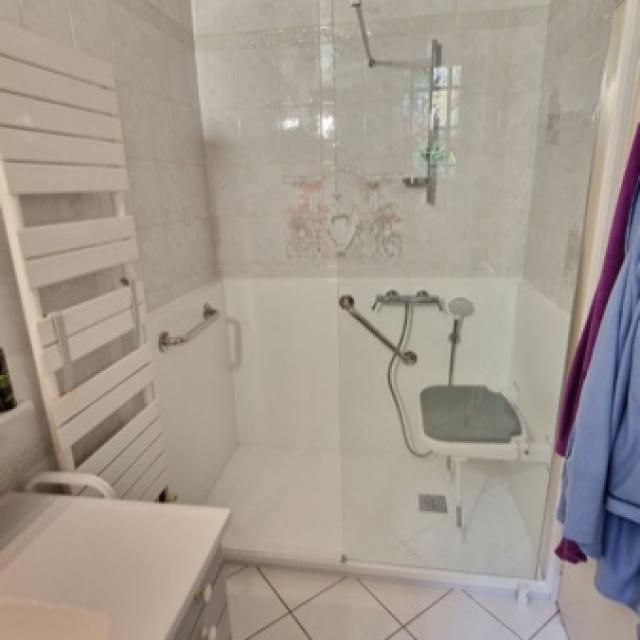 Douche basse mi-hauteur en remplacement d'une baignoire sur Nantes