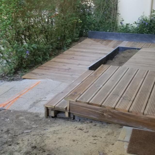 Création d'une rampe d'accès extérieure en bois sur-mesure à Nantes